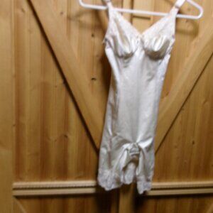 Vtg One piece shaper Underscore 34 B ivory lace bodice and legs